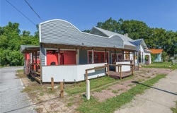 325 S HIGHLAND STREET, MOUNT DORA, FL 32757