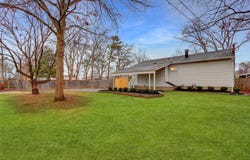 21 Chimney Lane, Bay Shore, NY 11706