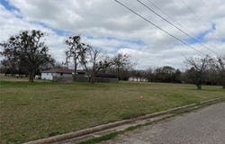 102 Johnson Street, Commerce, TX 75428