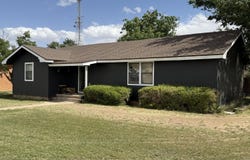1212 5th Street, Levelland, TX 79336