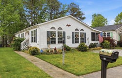 24 Sycamore Ln, Mays Landing, NJ 08330