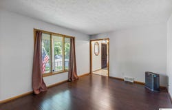 1113 Creighton Road, Papillion, NE 68046