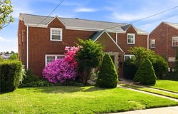 1136 Peermont Ave, Dormont, PA 15216