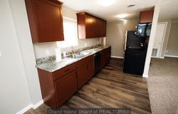 1324 N Broadwell Avenue, Grand Island, NE 68803