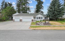 9301 N Drawbridge Ct, Hayden, ID 83835