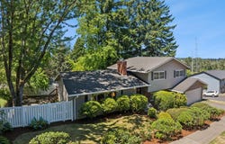 855 NW MAWRCREST DR, Gresham, OR 97030