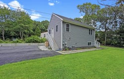 1055 E Falmouth Highway, Falmouth, MA 02540