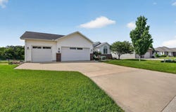 108 Eagle Ridge Drive, Waverly, IA 50677