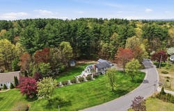26 Mayflower Drive, Litchfield, NH 03052