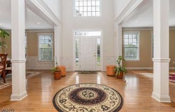 81 Crestview Dr, Clinton Twp., NJ 08809-2047