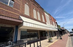 105 E. Main St, Carmi, IL 62821