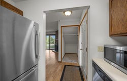 926 E Travelers Trail, Burnsville, MN 55337