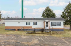 35 Oakwood, Gaastra, MI 49927