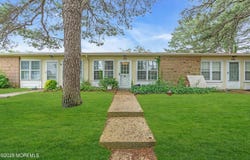 17e Cambridge Circle, Manchester, NJ 08759