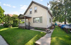 919 N 14th St, Manitowoc, WI 54220