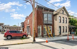 18 N WASHINGTON STREET, GETTYSBURG, PA 17325
