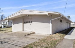 1464 E Commercial Street, Springfield, MO 65803