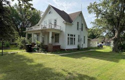 203 E 2nd St, Marion, SD 57043