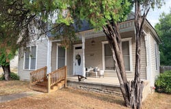 207 W Neely Avenue, Comanche, TX 76442