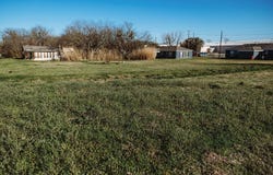 808 E Third St, Bonham, TX 75418