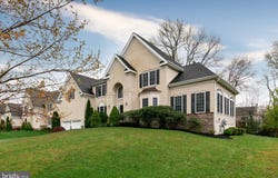 16 FOXCROFT Way, MOUNT LAUREL, NJ 08054