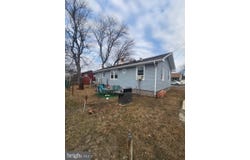 256 H STREET, CARNEYS POINT, NJ 08069