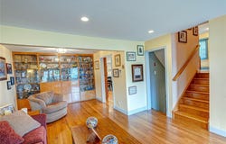 958 N Queens Avenue, Lindenhurst, NY 11757