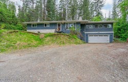 204 Sunrise Dr, Pinehurst, ID 83850