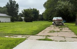 747 R Street, Loup City, NE 68853