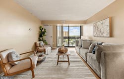 5300 HOLMES RUN Parkway, ALEXANDRIA, VA 22304