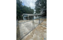 766 Avenue C, Seguin, TX 78155