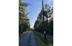 6950 Luth Rd, Molino, FL 32577