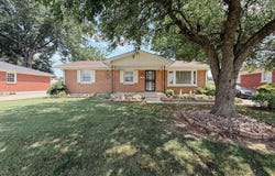 5217 Galaxie Dr, Louisville, KY 40258