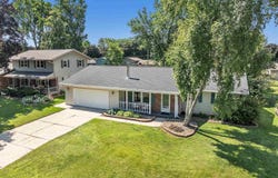 1321 VALLEY VIEW Road, GREEN BAY, WI 54304-4036