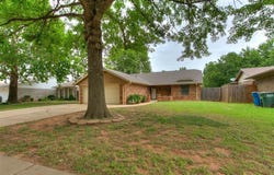 1221 Val Genes Road, Edmond, OK 73003