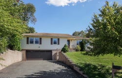 1 Longfellow Ln, Clark Twp., NJ 07066-1638