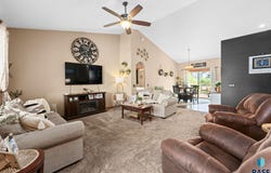 1409 W Creekside Dr, Brandon, SD 57005