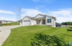 8304 Sheridan Cir, Sioux Falls, SD 57110