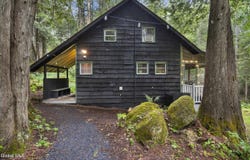 29 Fennessey Lane, Newcomb, NY 12852