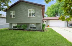 6032 NE Oakwood Ave, CedarRapids, IA 52402
