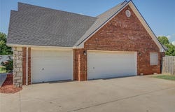600 N Songbird Way, Mustang, OK 73064