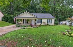 129 Whispering Pine Lane NE, White, GA 30184