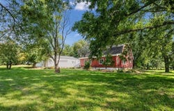 1258 Rollins Rd, Central City, IA 52214