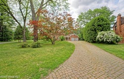 805 Karenwald Lane, Schenectady, NY 12309