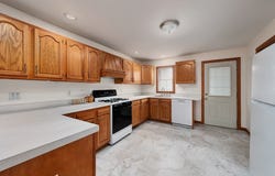 6 Exchange Pl, Lowell, MA 01852