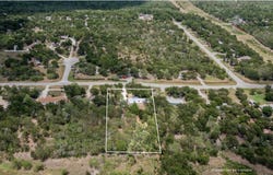 222 Legend Oaks DR, Dale, TX 78616