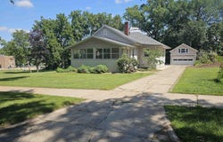 323 Sunset Road, Waterloo, IA 50701