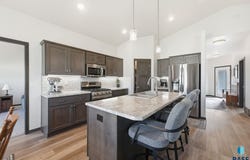 513 S Mary Gene Ave, Sioux Falls, SD 57106