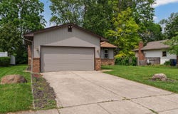 2220 Surreygate Drive, Columbus, OH 43235