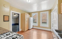 637 E Otjen St, Milwaukee, WI 53207